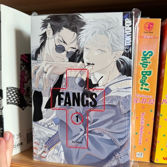 Fangs Volume 1 Manga - Picture 1 of 1